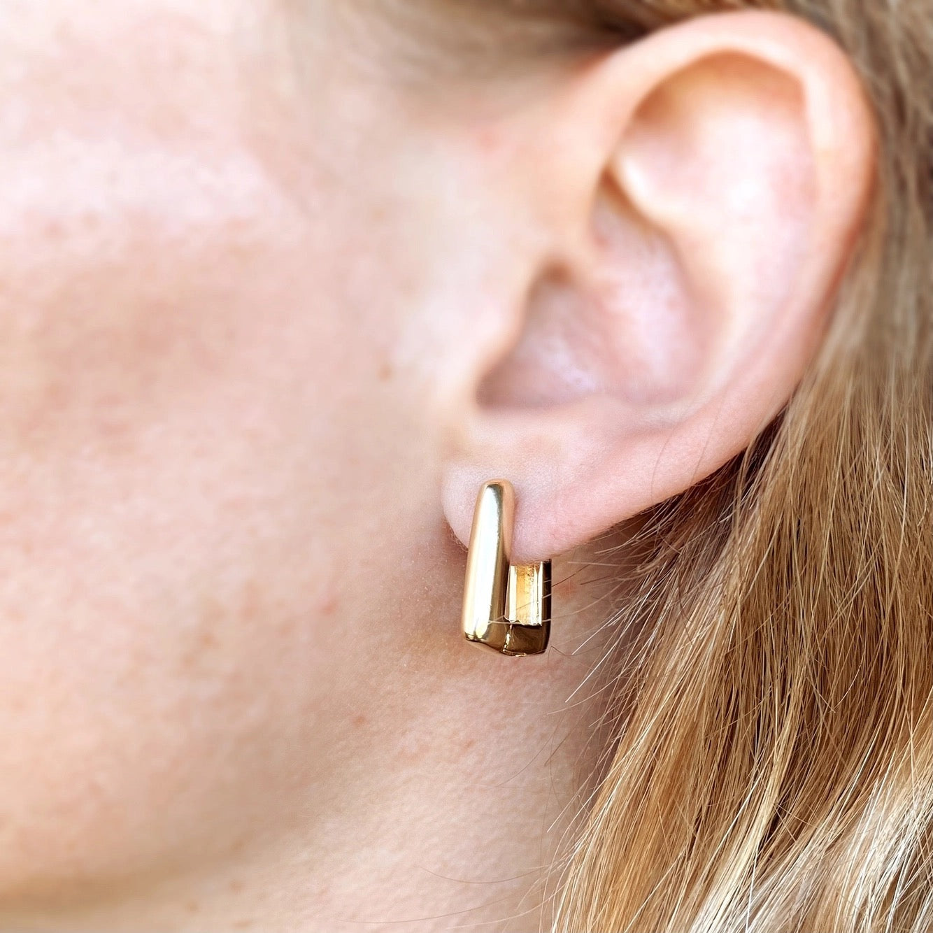 stevie rectangle hoop earrings