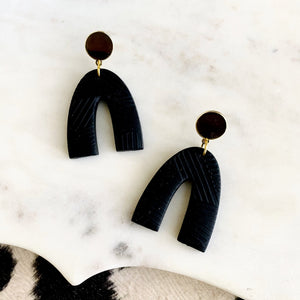 br design co black textured arch earrings