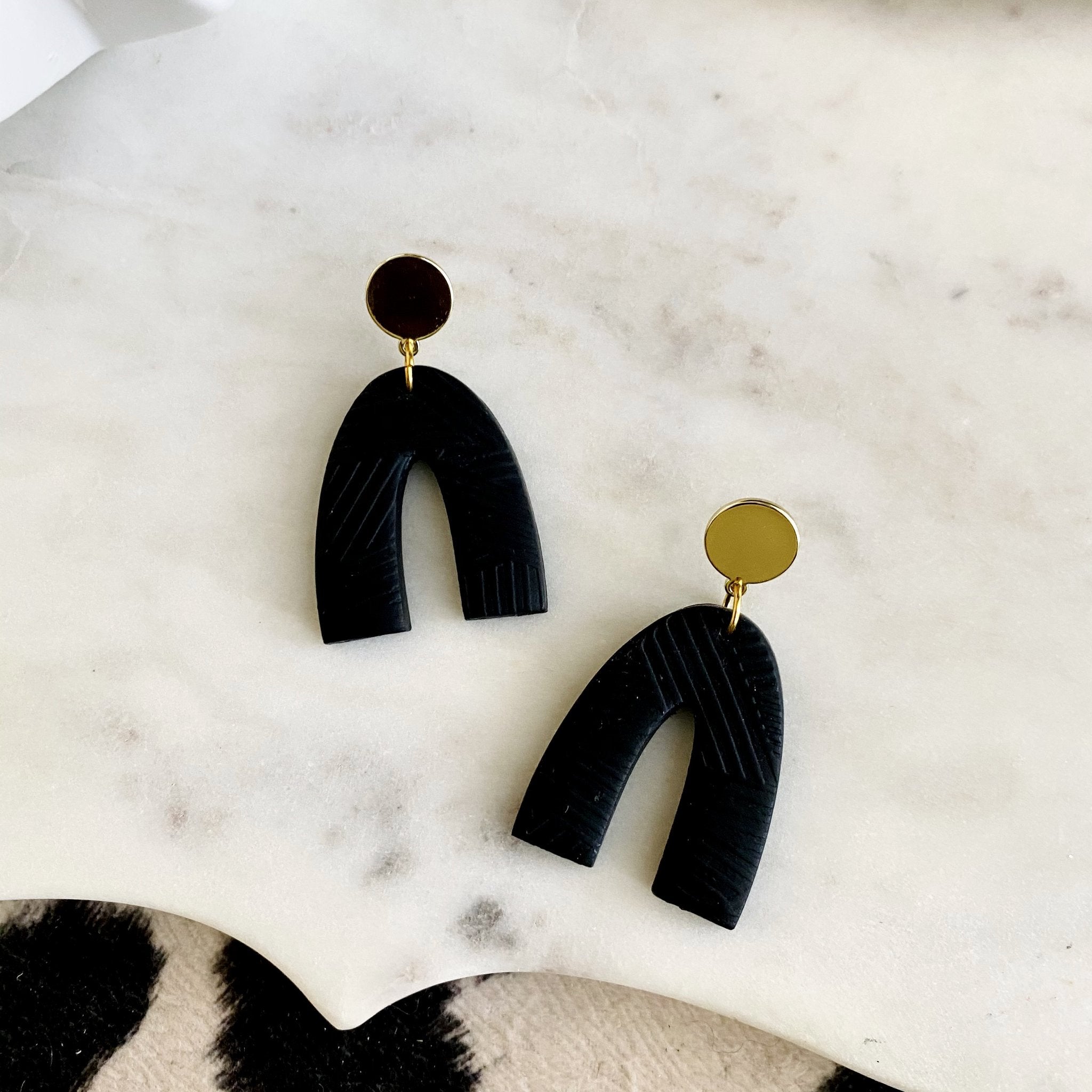 br design co black textured arch earrings